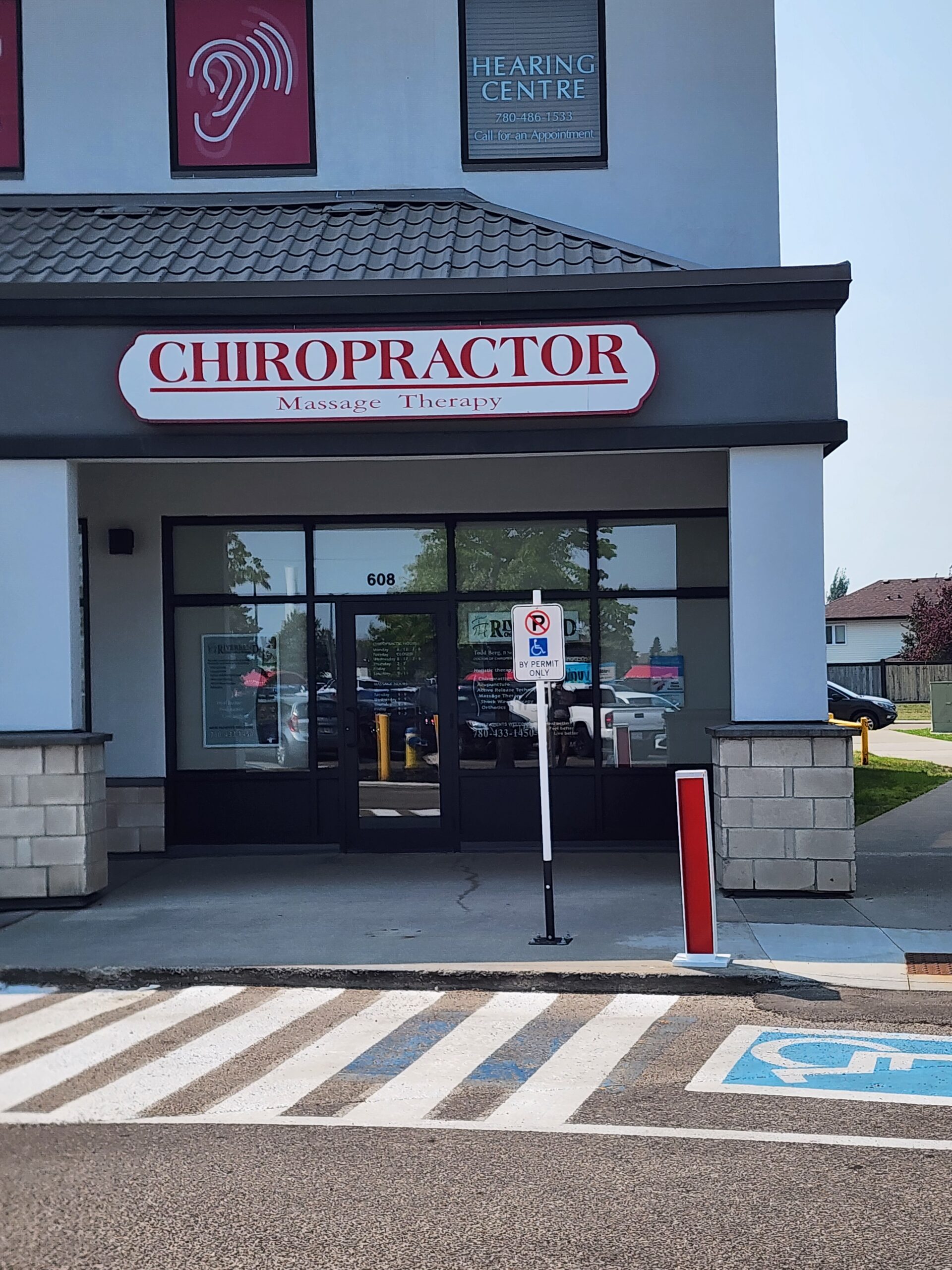 picture of the front of Riverbend Chiropractic & Wellness office